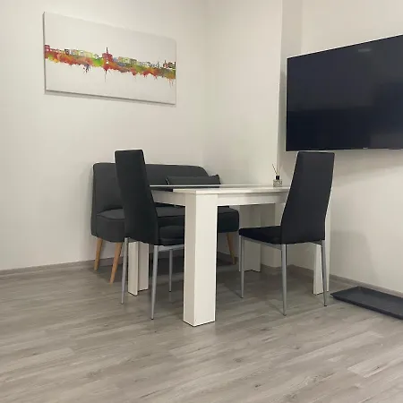 Urbanes, Modernes Mit Parkplatz * קאסל